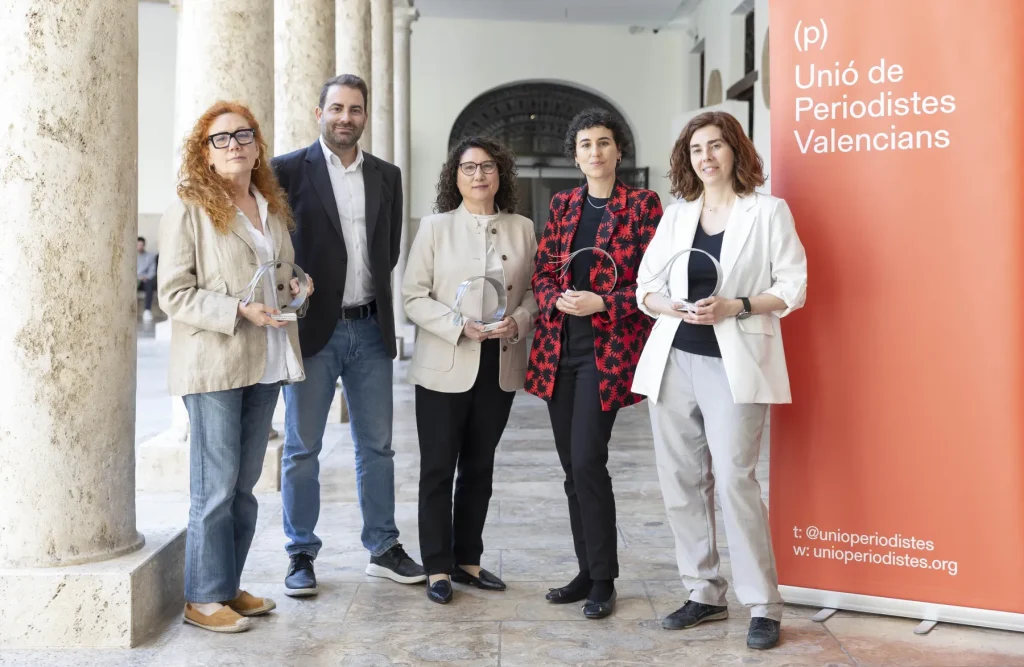 Subido el: 8 de junio de 2026 Subido por: admin Subido a: La Unió de Periodistes Valencians entrega els Premis Llibertat d’Expressió 2026 a Hannah Natanson, Cristina Fallarás i a les professionals d’À Punt que han exercit la clàusula de consciència Nombre del archivo: 001_RP_LLIBERTAT_EXPRESSIO26_resultado.webp Tipo de archivo: image/webp Tamaño del archivo: 211 KB Dimensiones: 1800 por 1172 píxeles