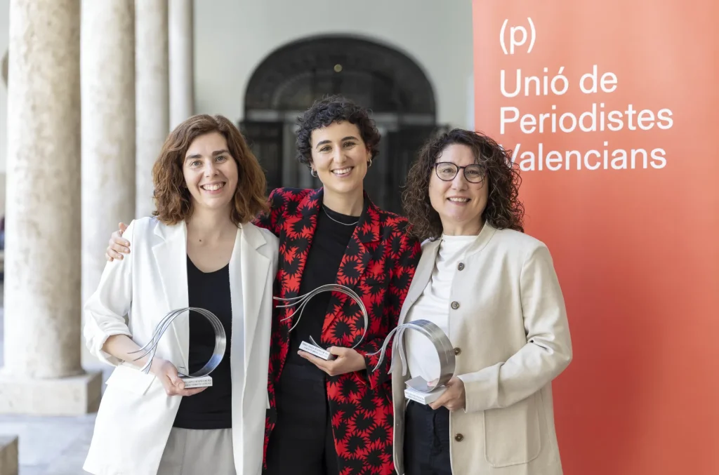 Subido el: 8 de junio de 2026 Subido por: admin Subido a: La Unió de Periodistes Valencians entrega els Premis Llibertat d’Expressió 2026 a Hannah Natanson, Cristina Fallarás i a les professionals d’À Punt que han exercit la clàusula de consciència Nombre del archivo: 003_RP_LLIBERTAT_EXPRESSIO26_resultado.webp Tipo de archivo: image/webp Tamaño del archivo: 129 KB Dimensiones: 1800 por 1190 píxeles