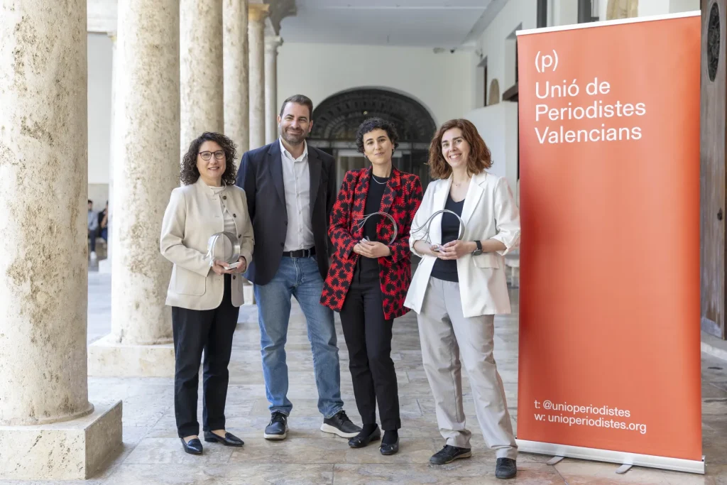 Subido el: 8 de junio de 2026 Subido por: admin Subido a: La Unió de Periodistes Valencians entrega els Premis Llibertat d’Expressió 2026 a Hannah Natanson, Cristina Fallarás i a les professionals d’À Punt que han exercit la clàusula de consciència Nombre del archivo: 006_RP_LLIBERTAT_EXPRESSIO26_resultado.webp Tipo de archivo: image/webp Tamaño del archivo: 205 KB Dimensiones: 1800 por 1200 píxeles
